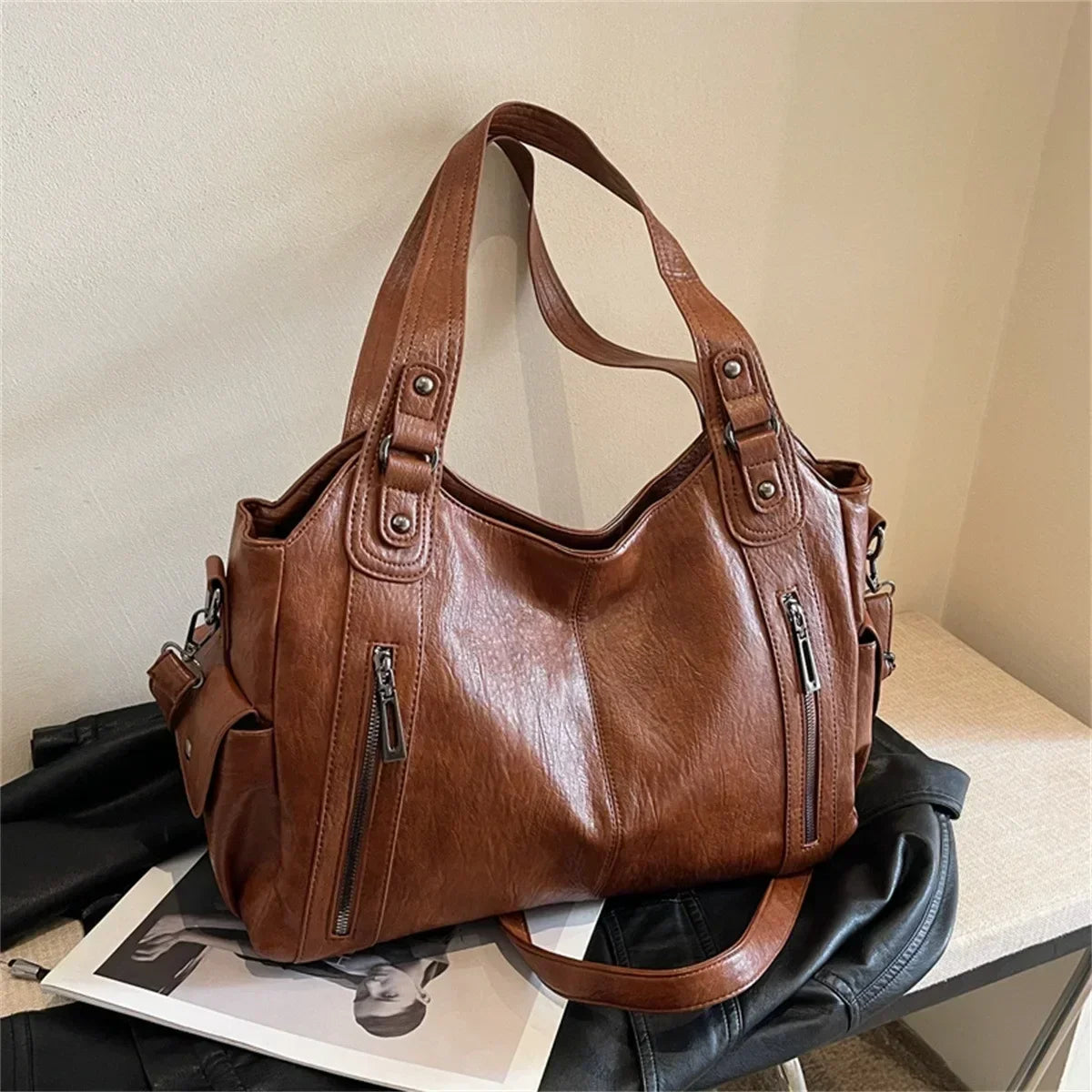 Isabelle – Contrast-Tone Shoulder Bag